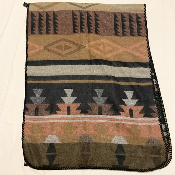 LA Express Shawl Poncho Wrap One Size - Picture 3 of 11